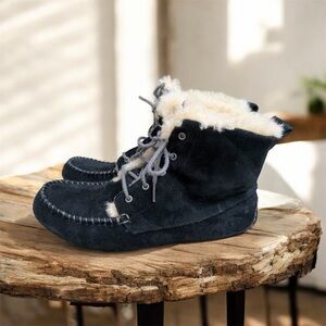 UGG Women Chickaree Black Lace Up Water Resistant Fully Lined Boot Size 8